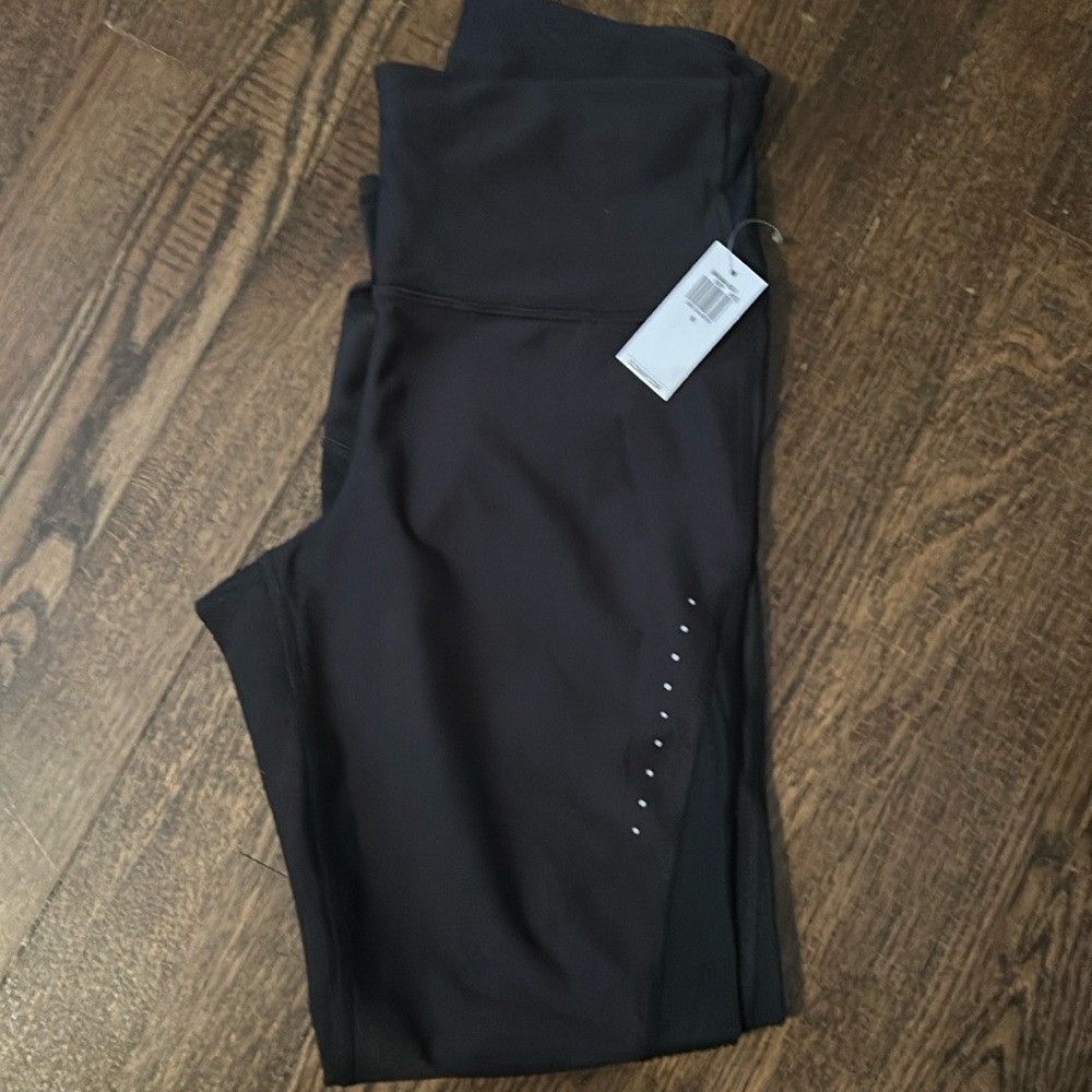 Black xs Women’s Old Navy powersoft leggings. Brand new